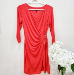 Express dress with zip details